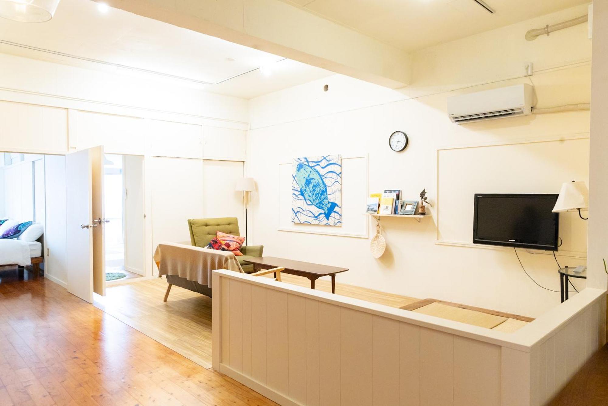 Pineapple Hotel Naha Bagian luar foto