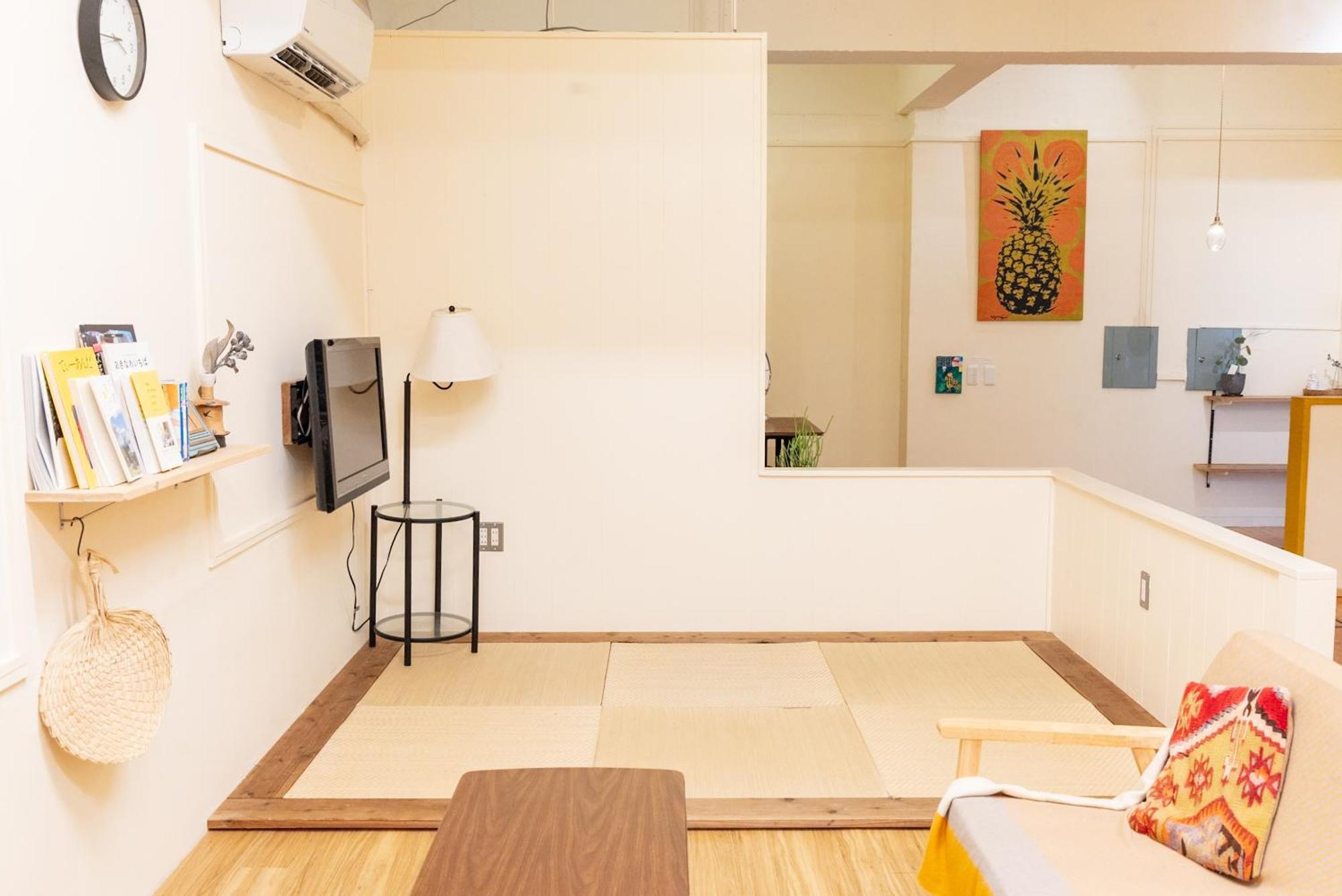 Pineapple Hotel Naha Bagian luar foto